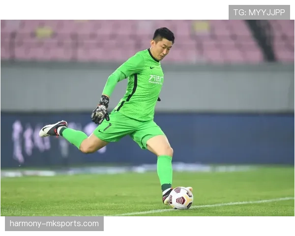 特奥边后卫标杆持续稳健发挥,重新定义现代防守艺术 特奥边后卫标杆持续稳健发挥,重新定义现代防守艺术