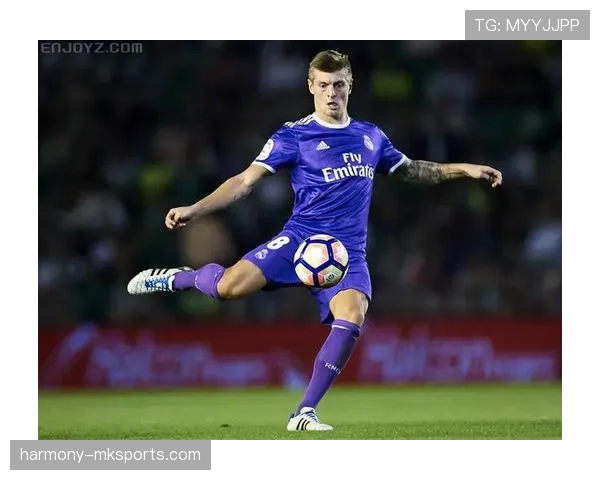 罗德里与克罗斯：出球能力及中场组织结构对比分析